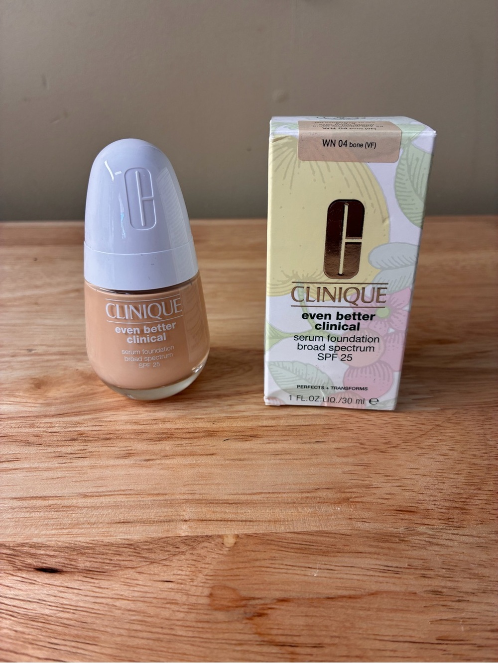 New Clinique Even Better Clinical Serum Liquid Foundation WN 04 bone (vf)